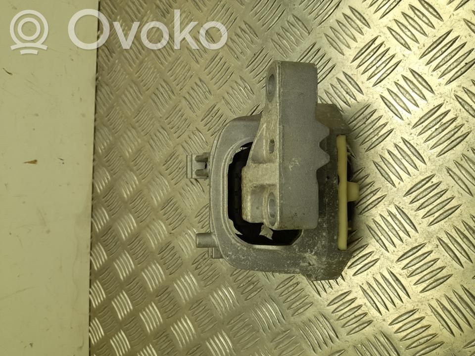 Volkswagen Polo VI Variklio pagalvė 