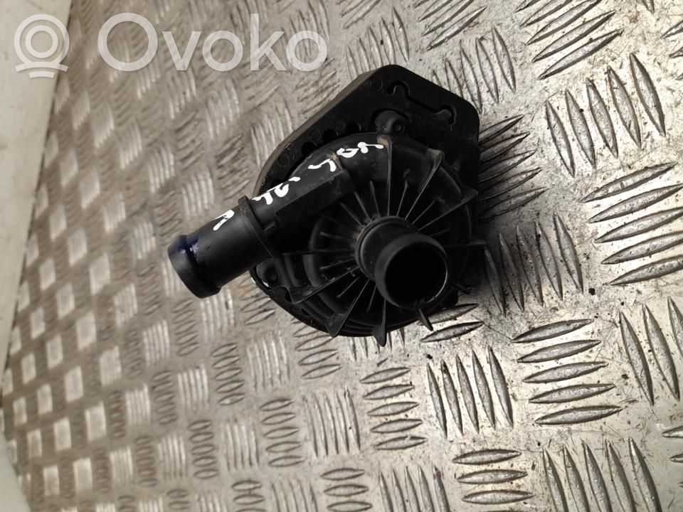 Skoda Enyaq iV Webasto pompe de circulation d'eau 