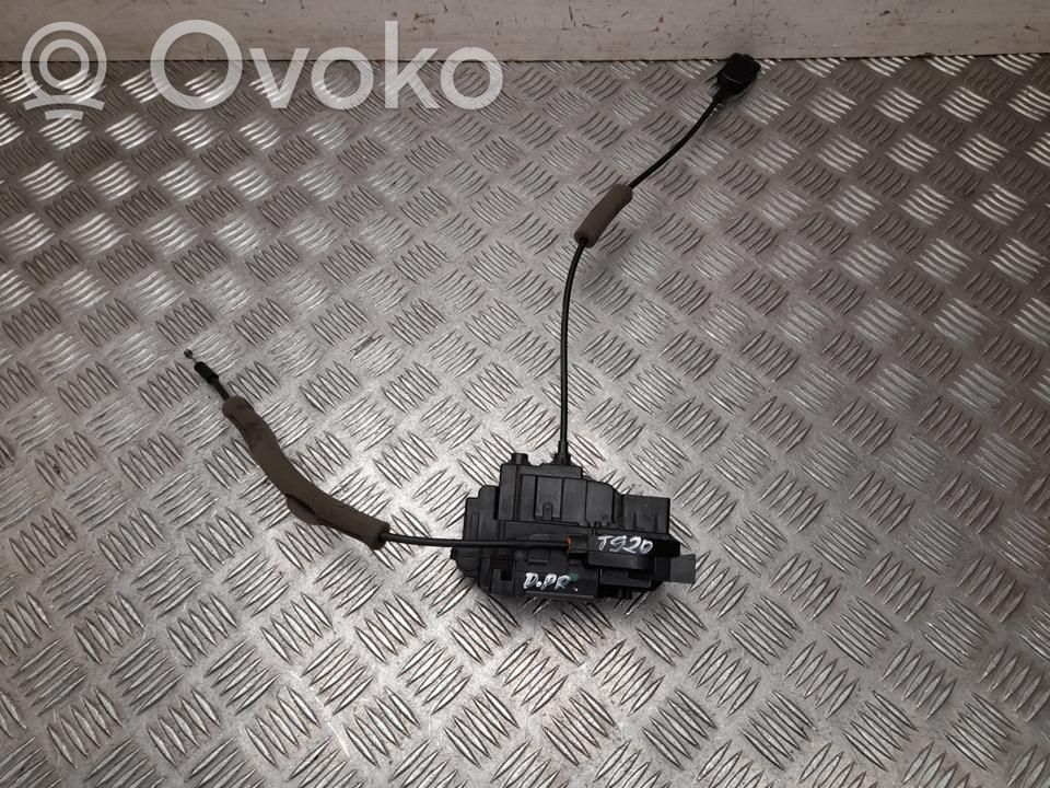 Renault Master III Priekšpusē slēdzene 