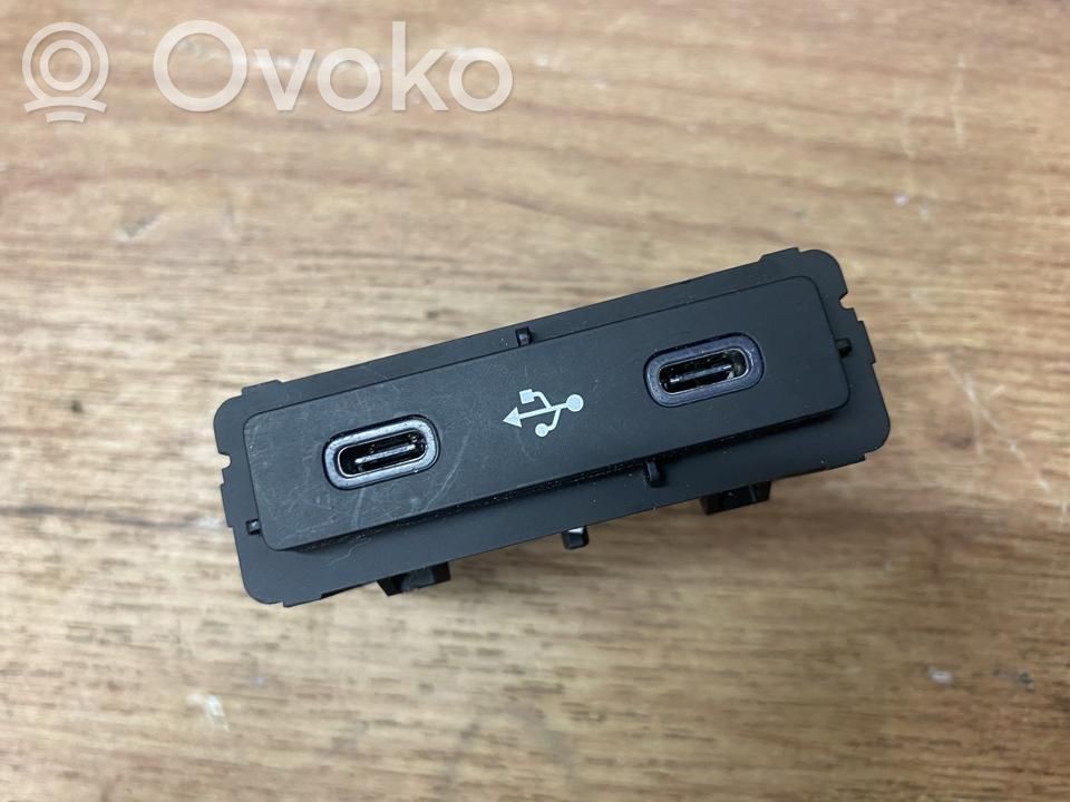 Renault Megane E-Tech Enchufe conector USB 