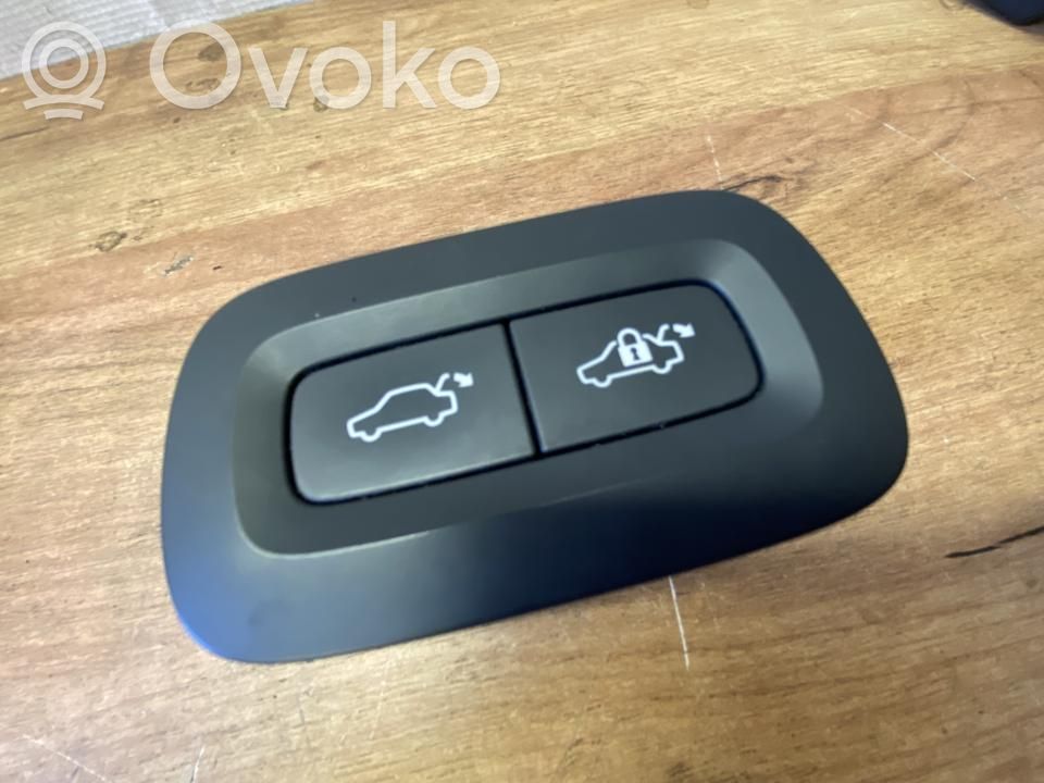 Volvo S90, V90 Interruptor para abrir la puerta trasera