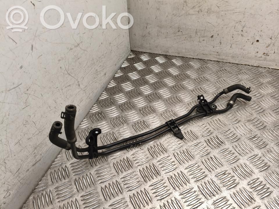 Volkswagen Touran III Engine coolant pipe/hose