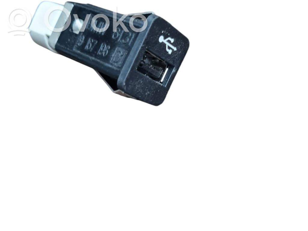 BMW 7 F01 F02 F03 F04 USB jungtis 