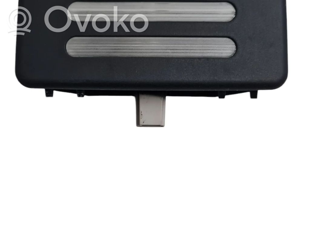 BMW 7 E65 E66 Etuistuimen valo 