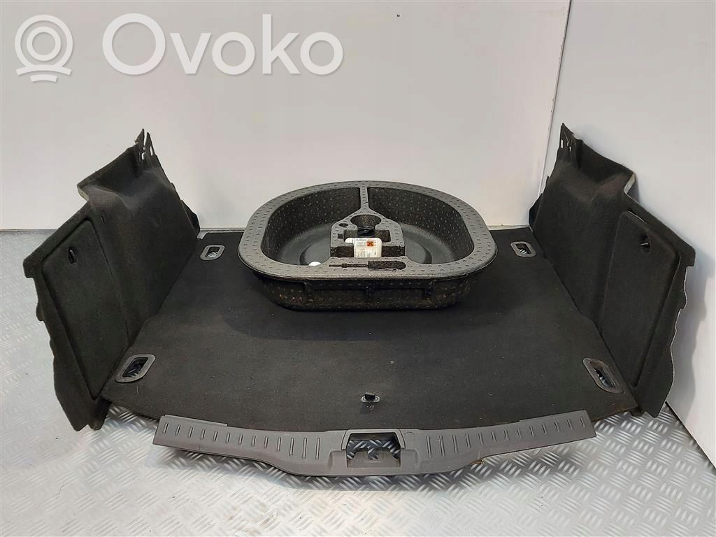 Trunk/boot floor carpet liner