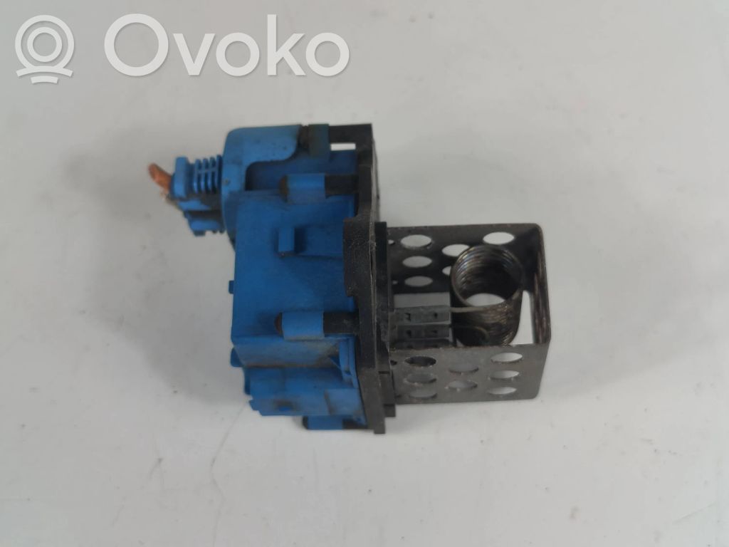 Peugeot 3008 I Coolant fan relay 