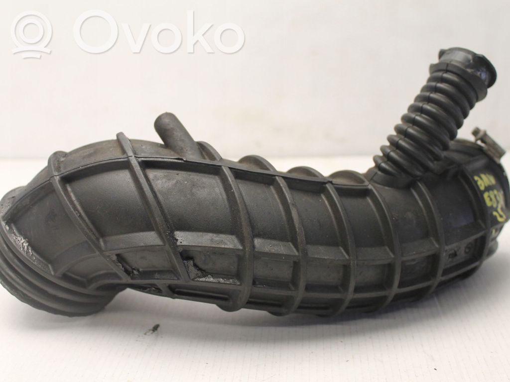 BMW X3 E83 Oro paėmimo kanalo detalė (-ės) 