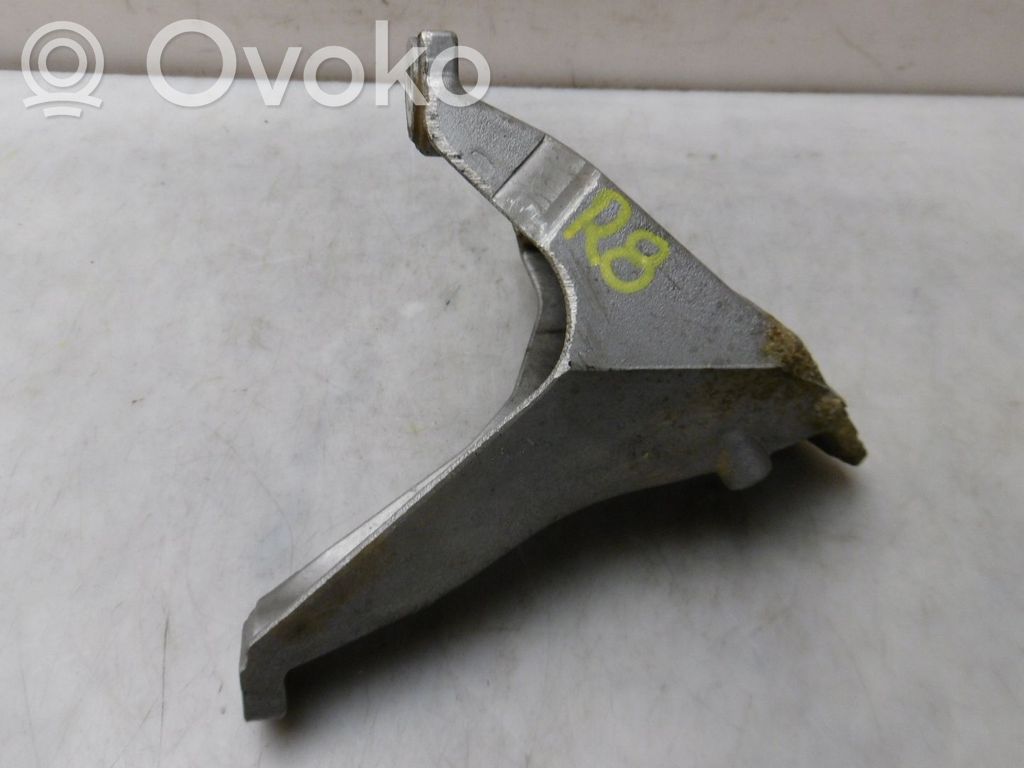 Audi R8 42 Engine mount bracket 
