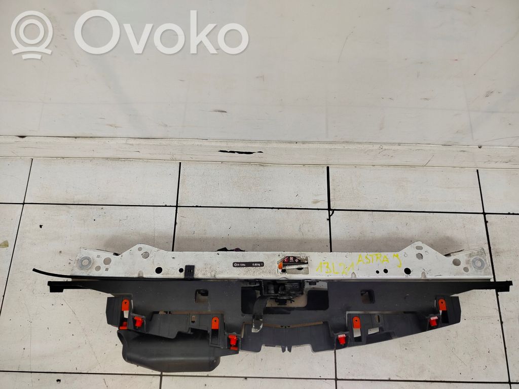 Opel Astra J Pas przedni 