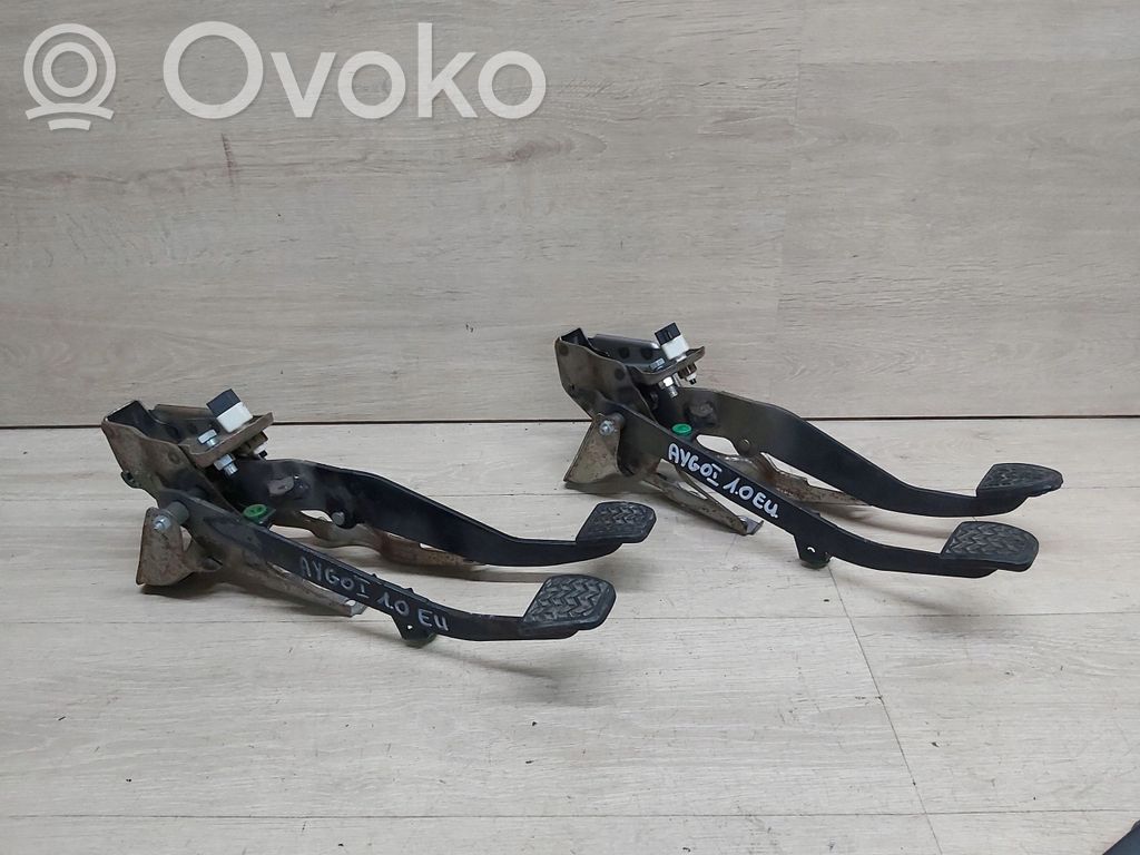 Toyota Aygo AB10 Otros repuestos del interior 