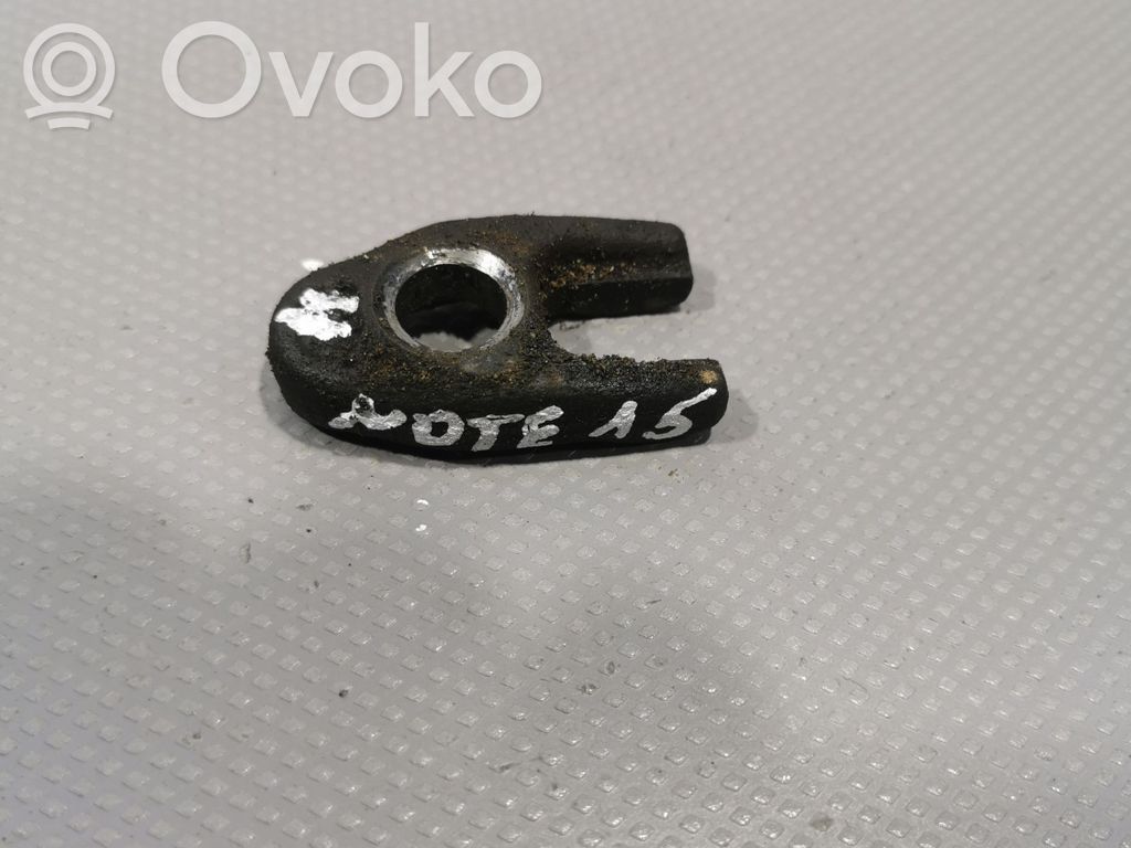 Polttoaineen suihkutuksen pidike