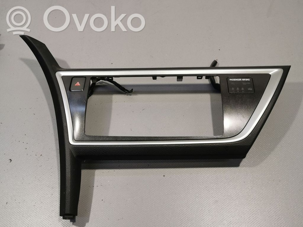 Toyota Auris E180 Ramka deski rozdzielczej 
