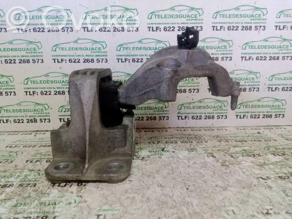 Renault Megane III Engine mounting bracket 