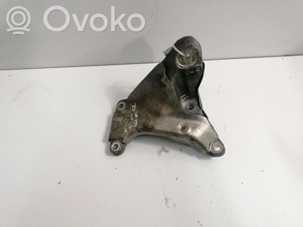 BMW 3 E90 E91 Engine mounting bracket 