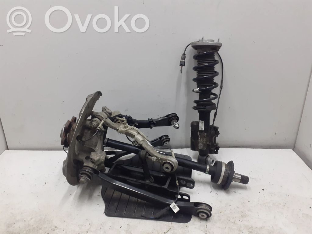 BMW 8 G14 Set del kit di montaggio della sospensione posteriore 