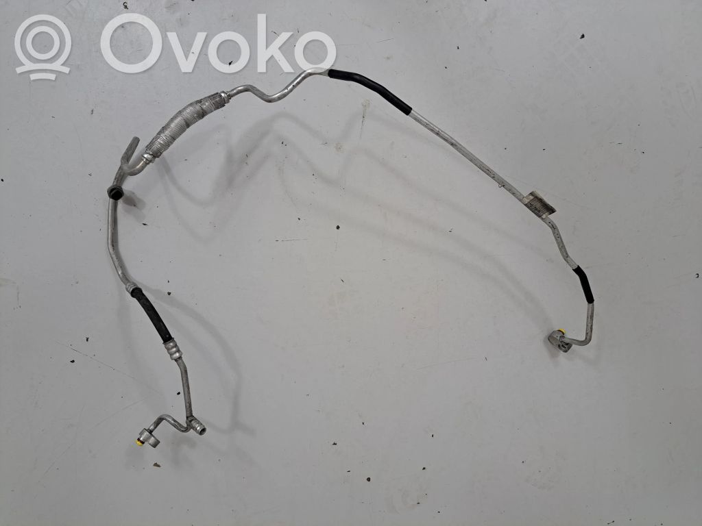 BMW M3 e92 Ilmastointilaitteen putki (A/C) 