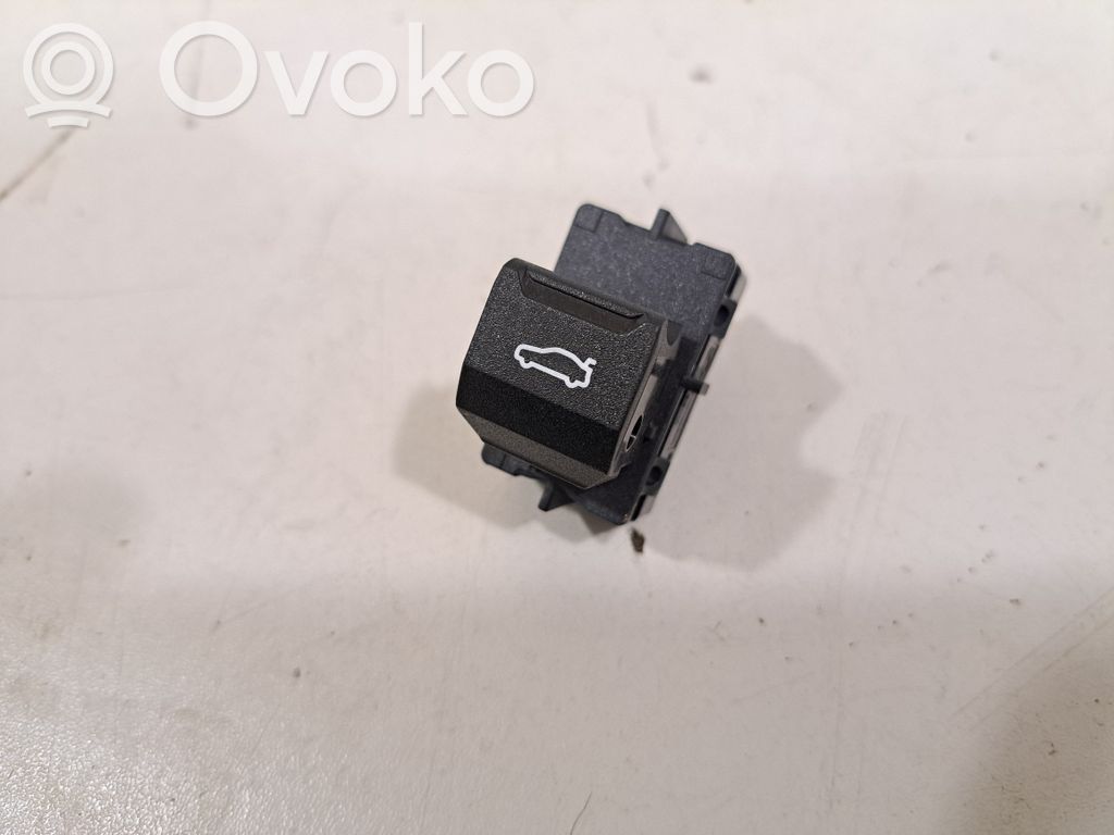 BMW 2 Active Tourer U06 Tailgate/boot open switch button 