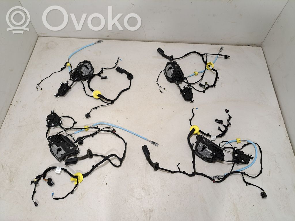 BMW iX Zamek drzwi przednich 