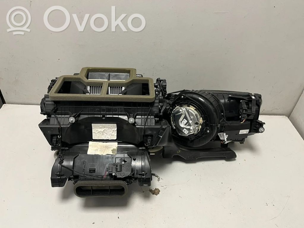BMW X4 G02 Montaje de la caja de climatización interior 