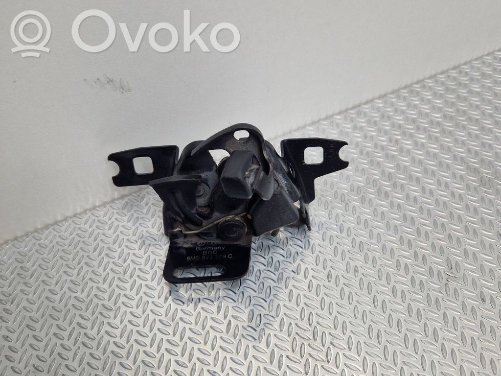 Volkswagen Polo III 6N 6N2 6NF Spyna variklio dangčio 