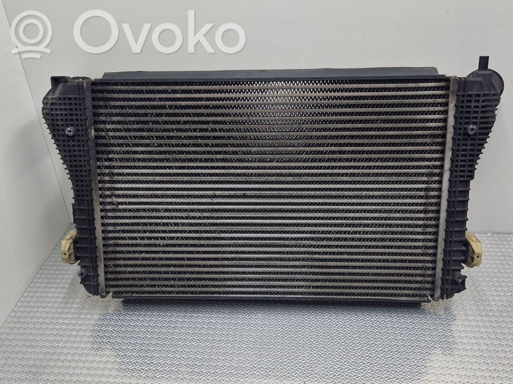 Volkswagen PASSAT B6 Chłodnica powietrza doładowującego / Intercooler 