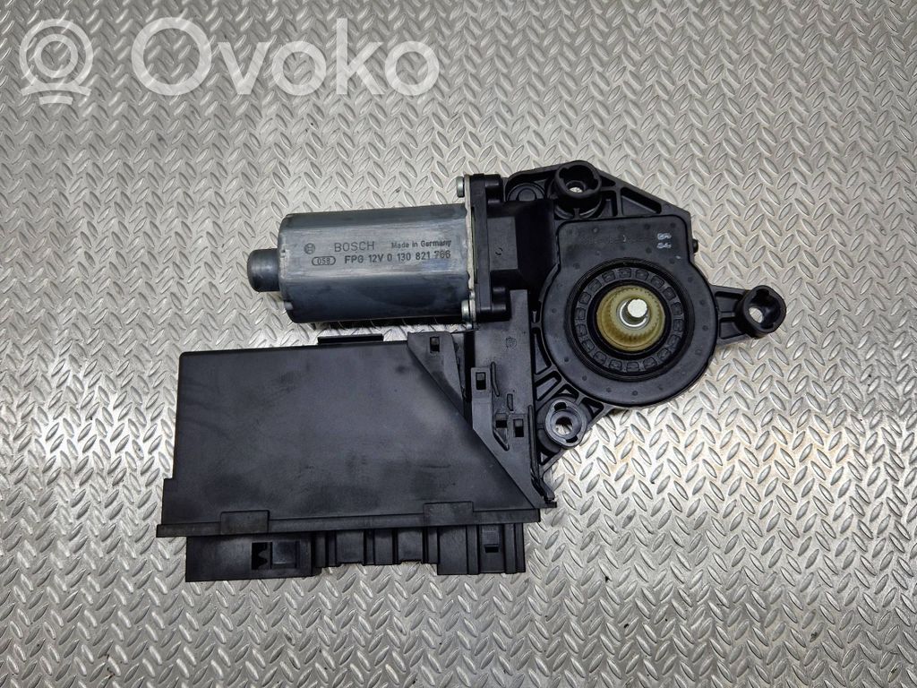 Audi A4 S4 B7 8E 8H Silniczek podnoszenia szyby drzwi tylnych 