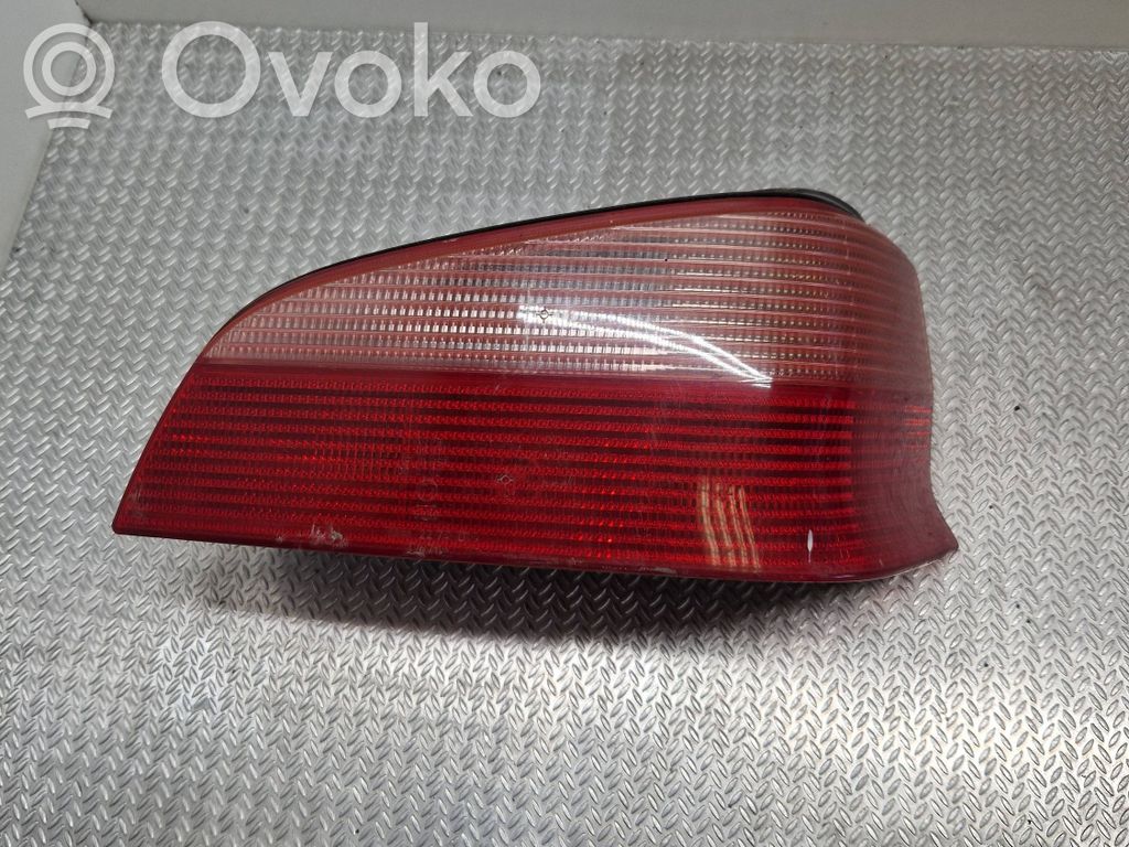 Peugeot 106 Aizmugurējais lukturis virsbūvē 