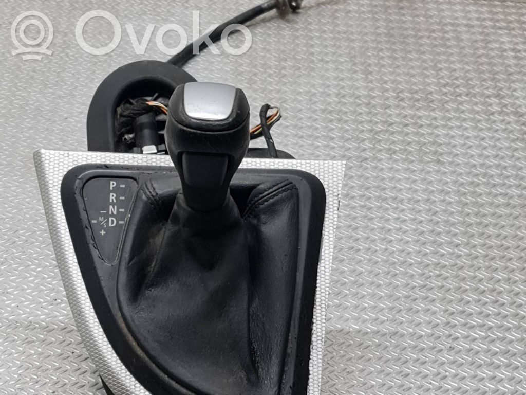BMW 1 E82 E88 Pavarų perjungimo mechanizmas (kulisa) 