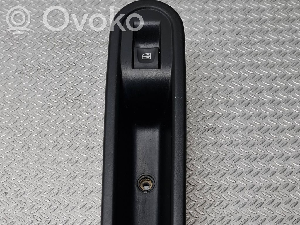 Renault Twingo II Przyciski szyb 