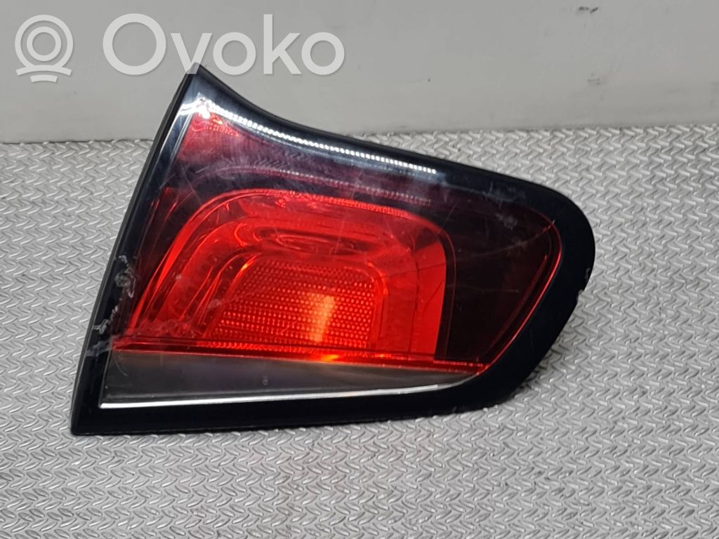 Citroen C3 Aizmugurējais lukturis pārsegā 