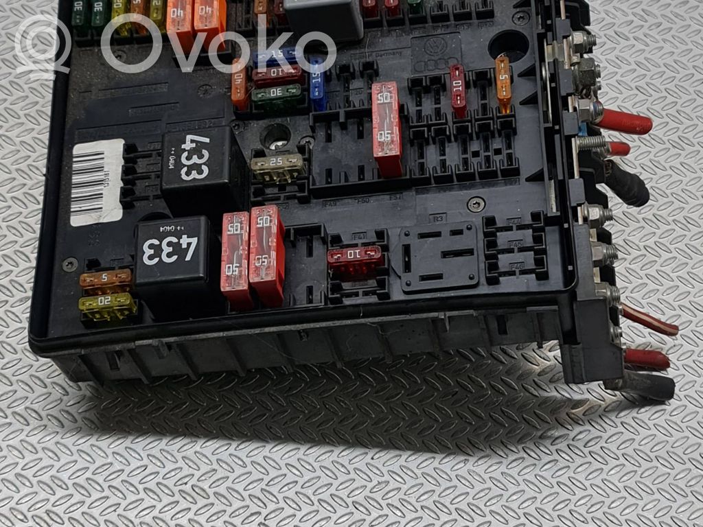Audi A3 S3 8P Ramka / Moduł bezpieczników 