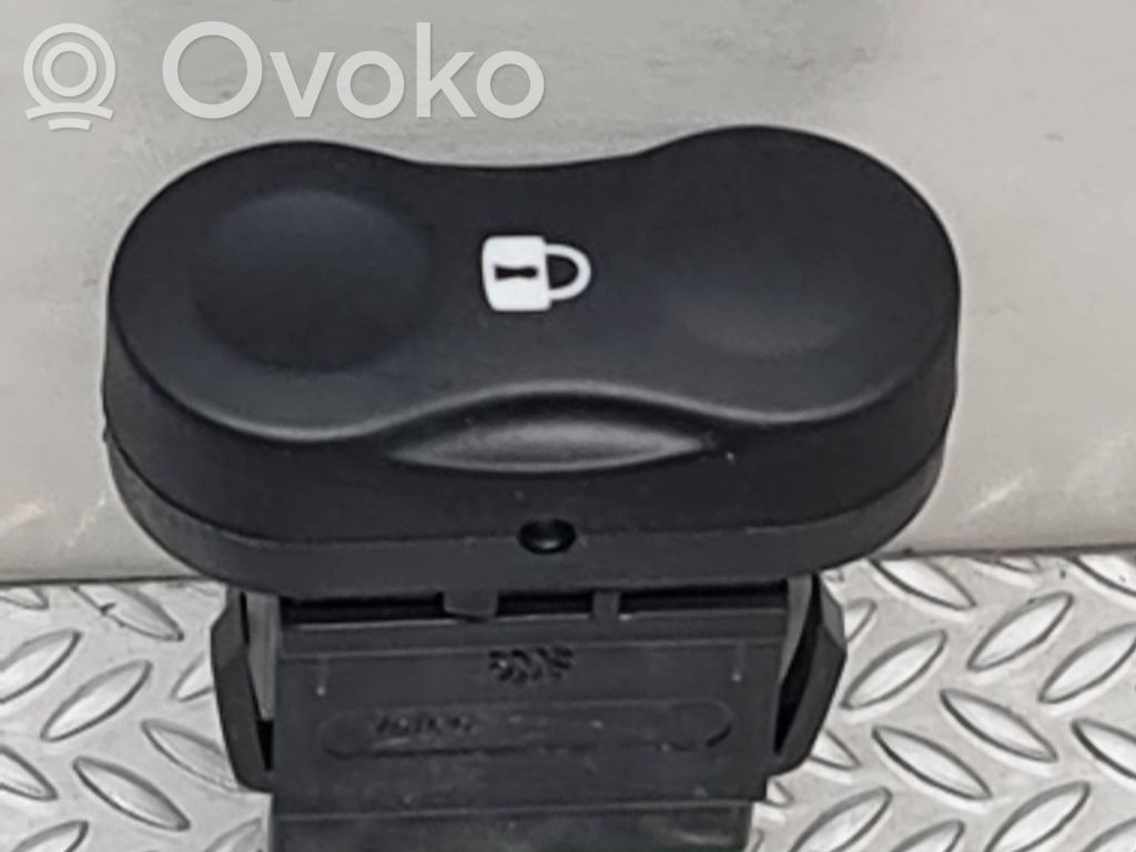 Dacia Sandero Central locking switch button 