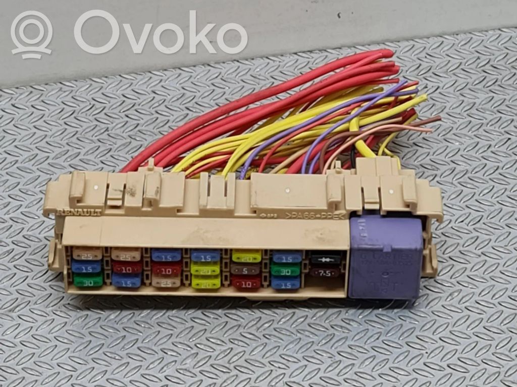 Renault Clio III Fuse module 