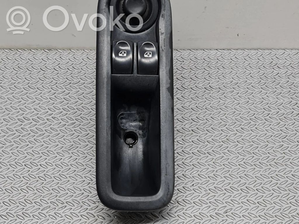 Renault Clio III Electric window control switch 