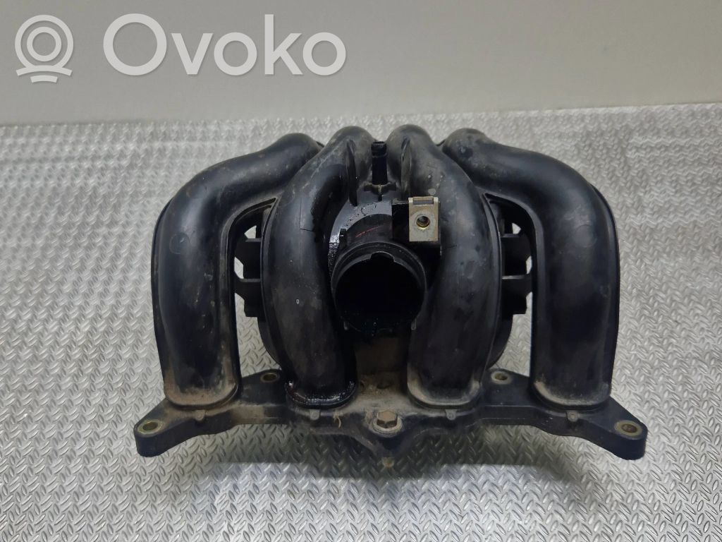 Toyota Yaris Intake manifold 