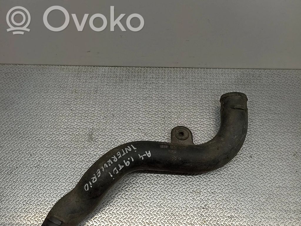 Audi A4 S4 B5 8D Interkūlera šļūtene (-es) / caurule (-es) 