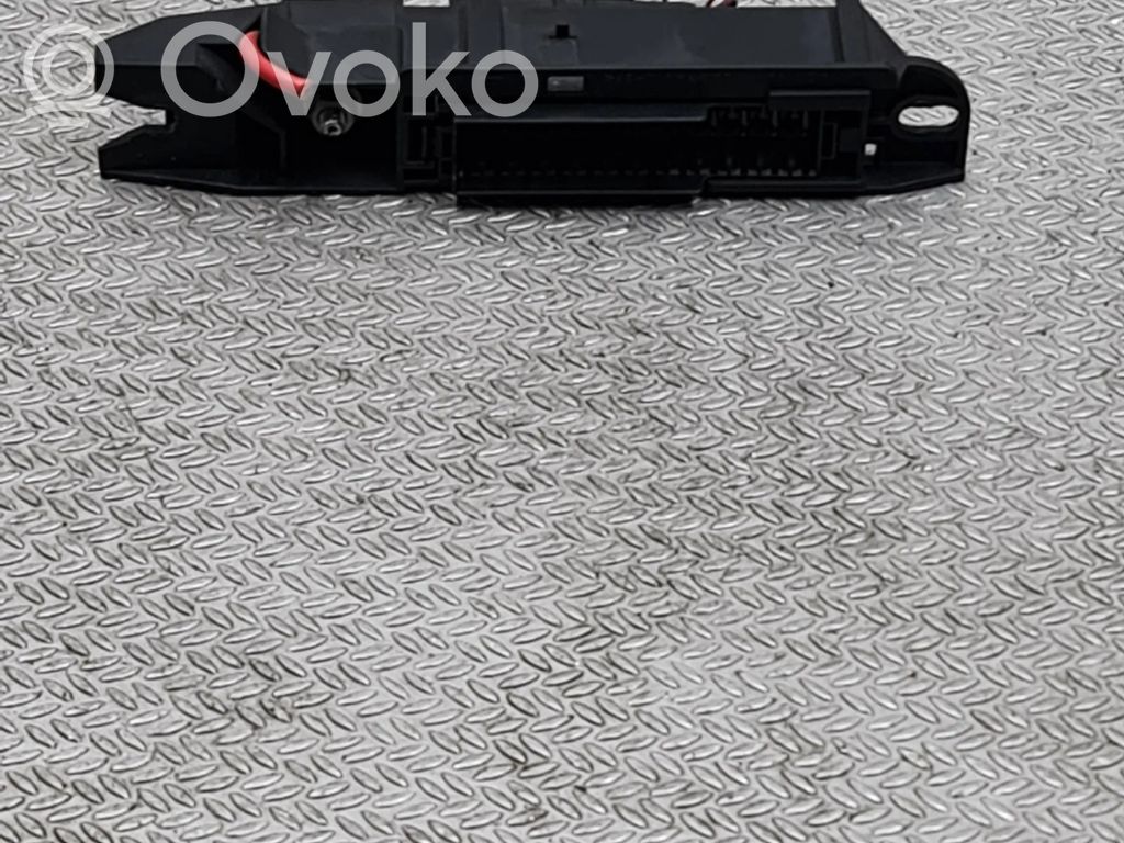 Audi A8 S8 D3 4E Saugiklių blokas 