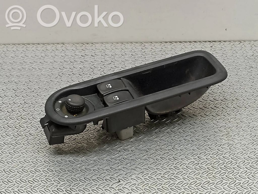 Renault Twingo II Electric window control switch 