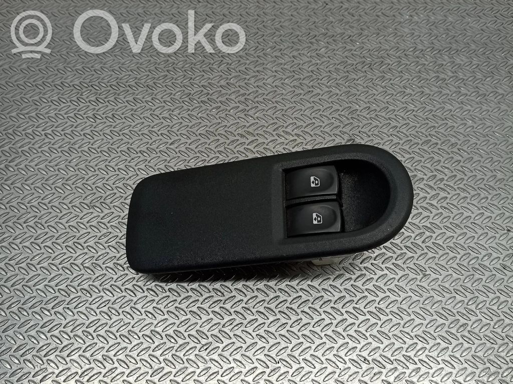 Renault Clio III Electric window control switch 