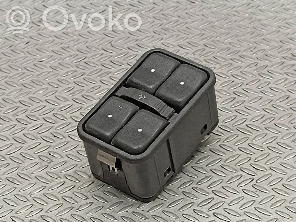 Opel Meriva A Electric window control switch 