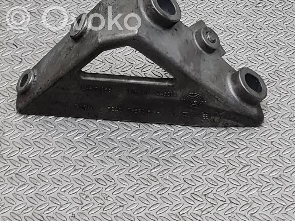 BMW 5 E60 E61 Ohjaustehostimen pumpun kannake 