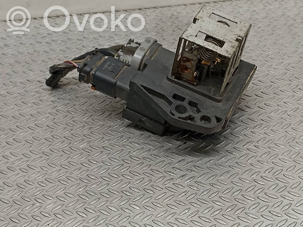 Peugeot 208 I Coolant fan relay 