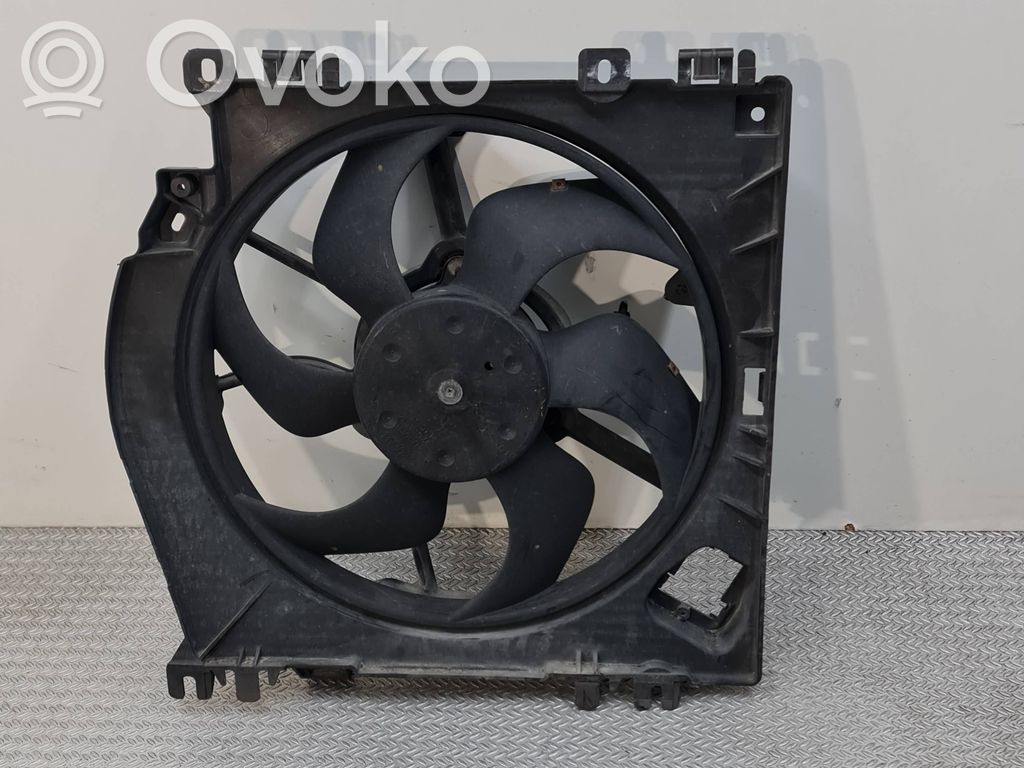 Renault Clio III Elektryczny wentylator chłodnicy 