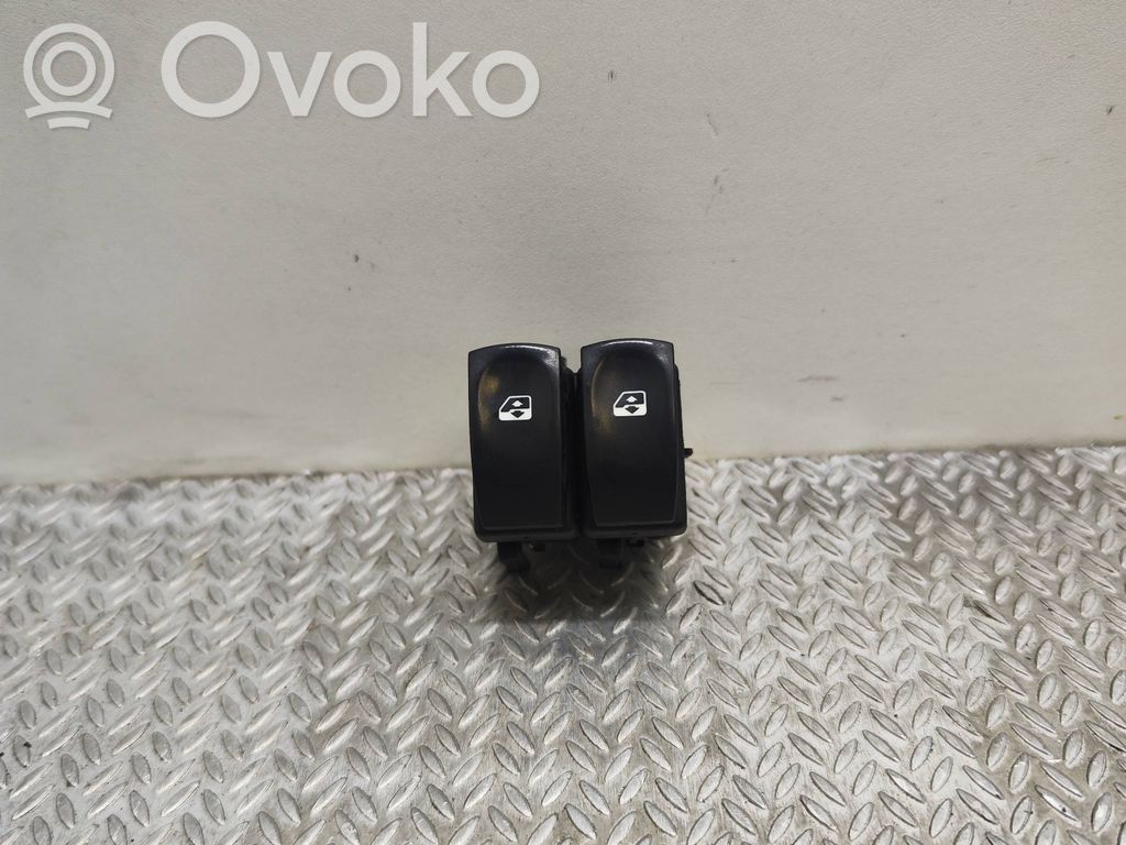 Renault Clio III Interrupteur commade lève-vitre 