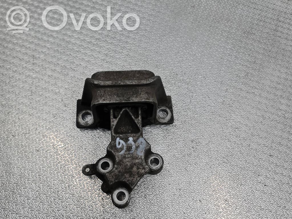 Renault Twingo II Engine mount bracket 