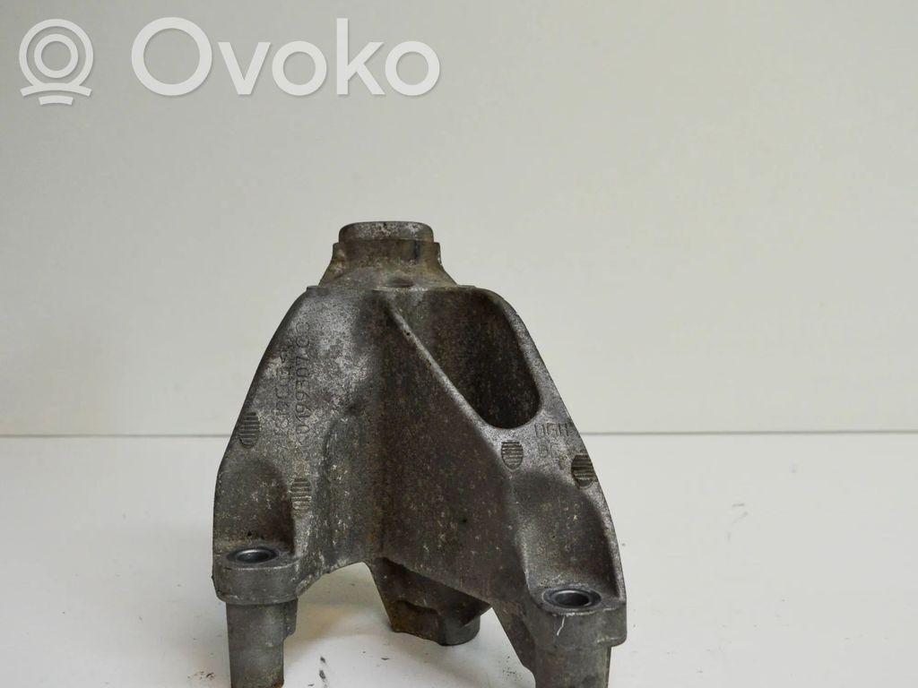 Audi A4 S4 B8 8K Engine mounting bracket 