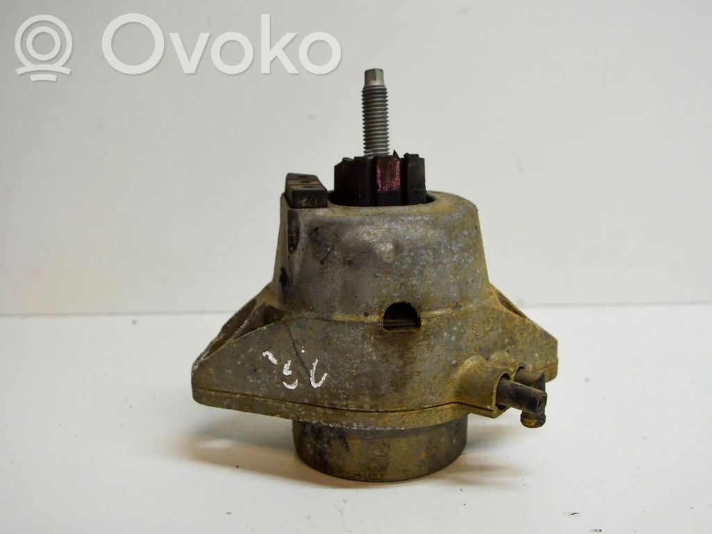 Engine mount bracket   P23340399,P23340399