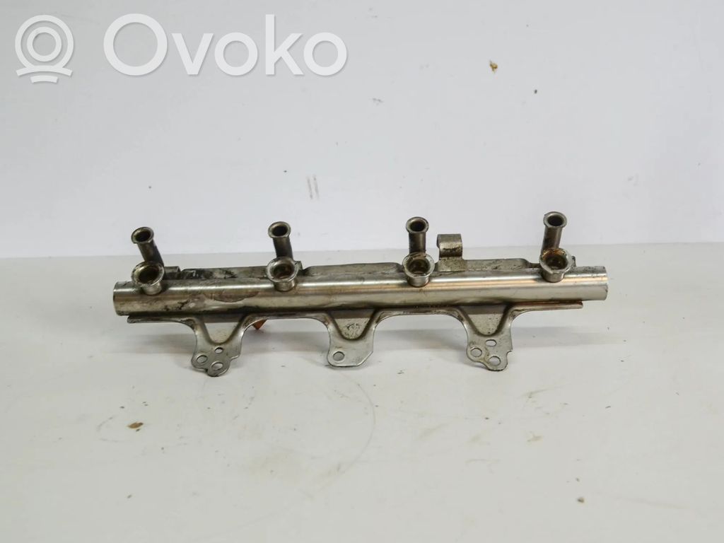 Audi A4 S4 B8 8K Listwa wtryskowa 