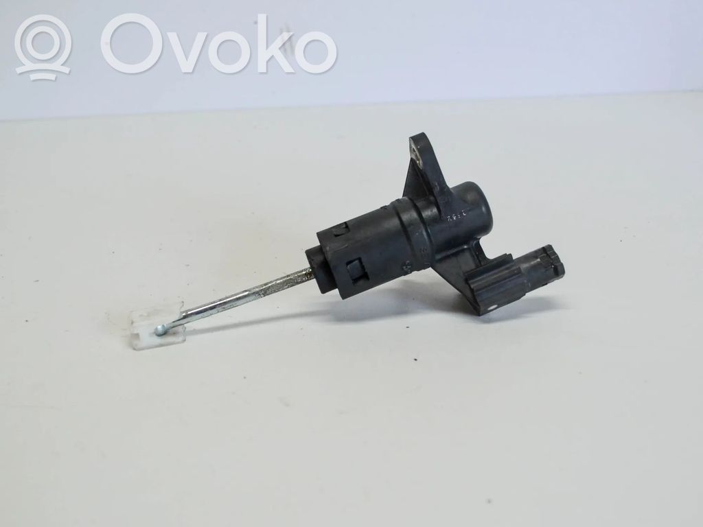 Audi A4 S4 B7 8E 8H Siłownik sprzęgła / Wysprzęglik 