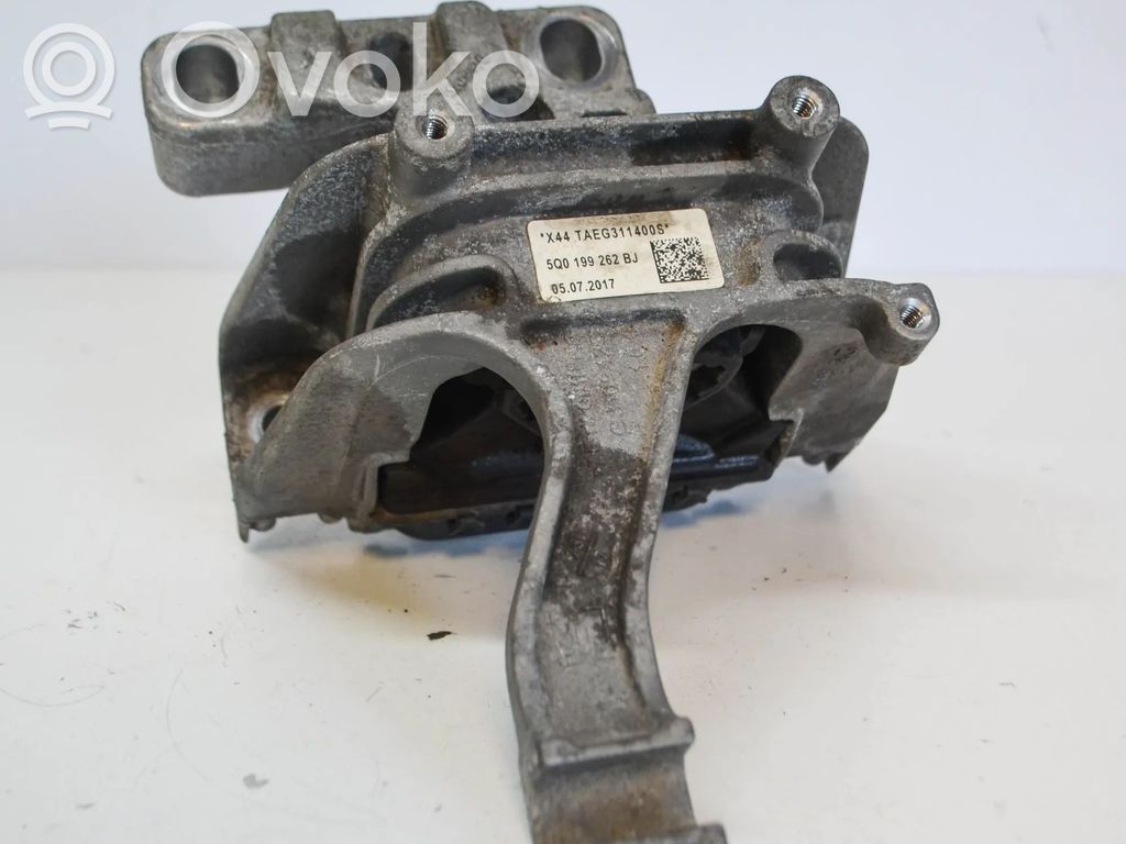 Audi A3 S3 8V Engine mount bracket 